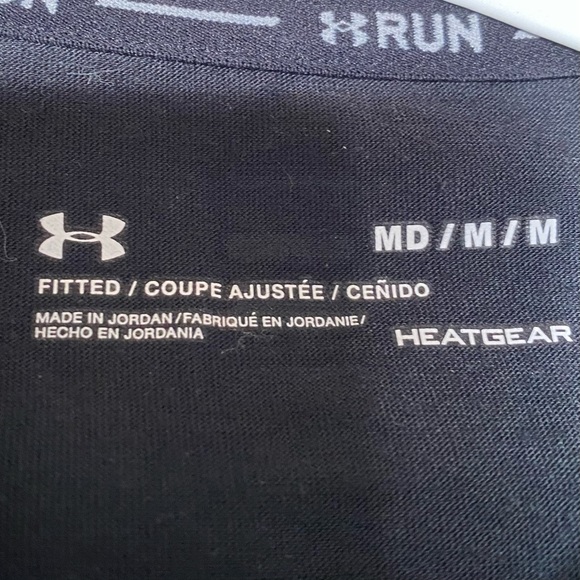Under Armour HeatGear Running/ Gym Shirt , Size M  Fitted - Picture 3 of 5